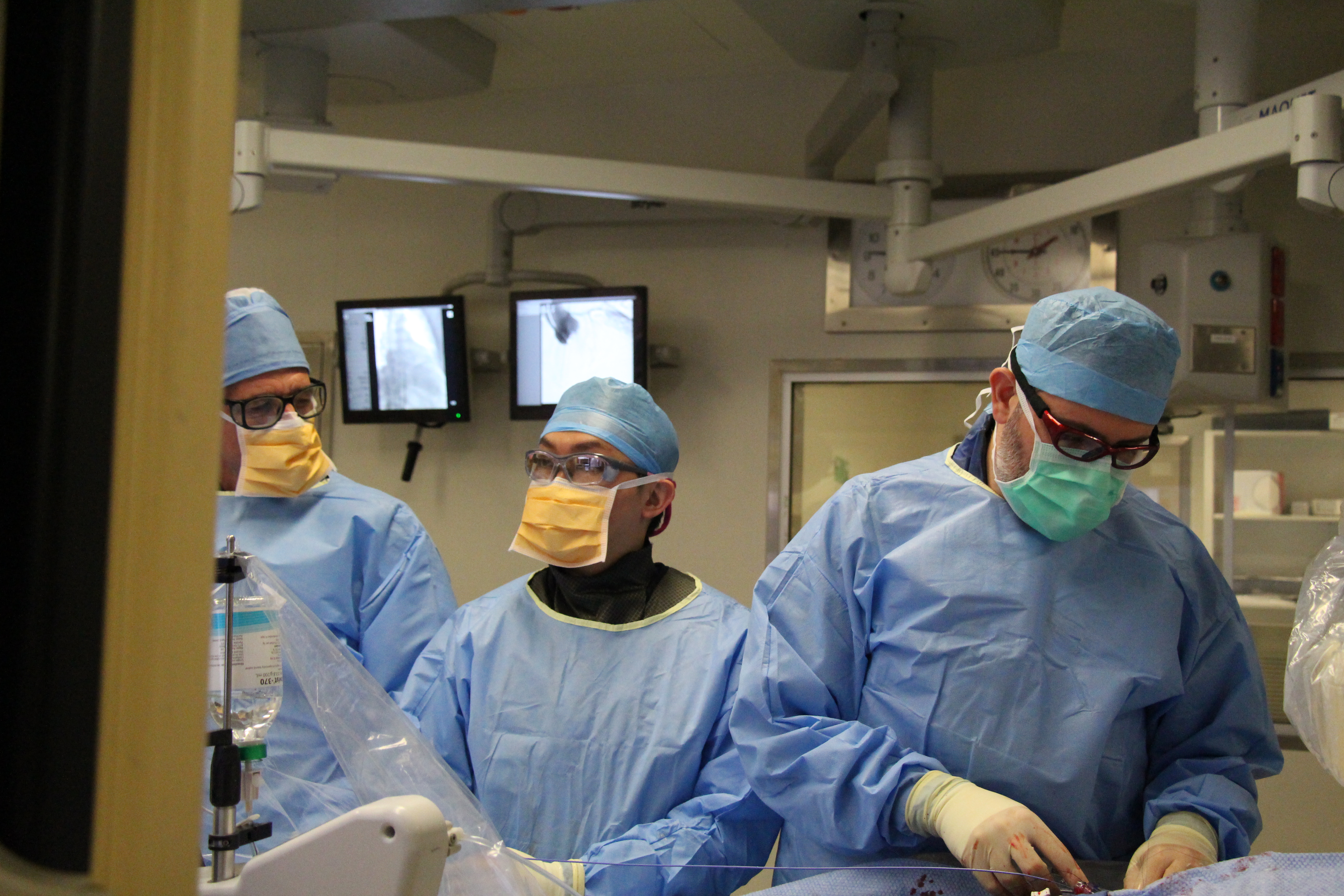 Dr Poon & Dr Incani Perform Surgery